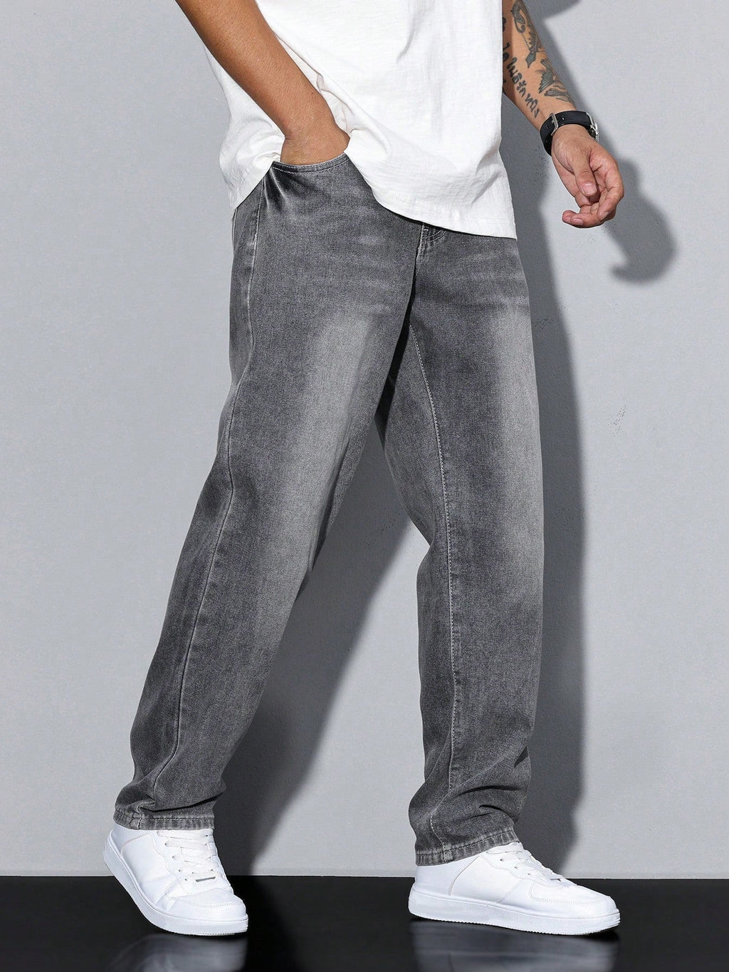 Men's Baggy Denim Jeans with Zip Fly and Five Pockets