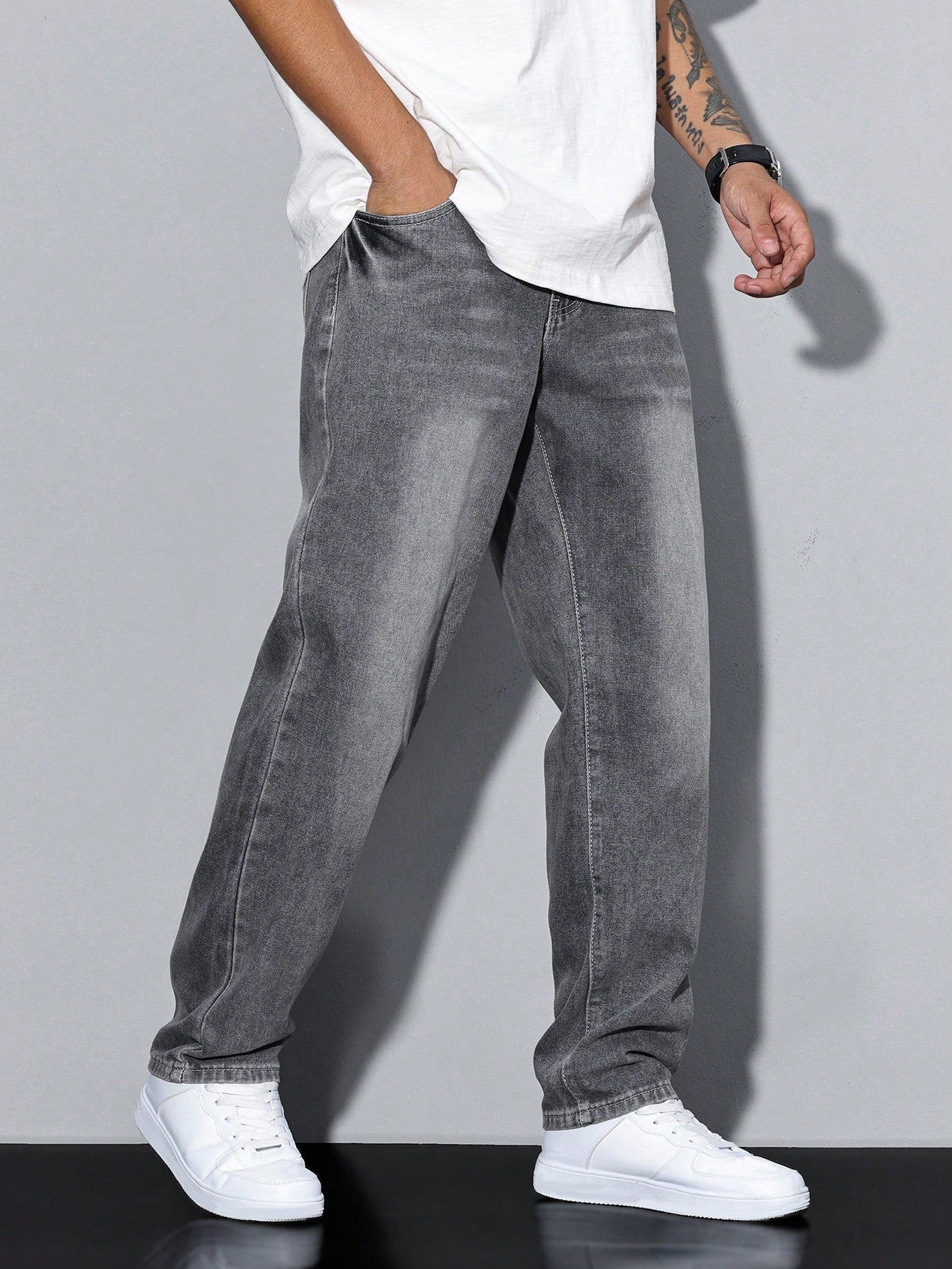 Men's Baggy Denim Jeans with Zip Fly and Five Pockets