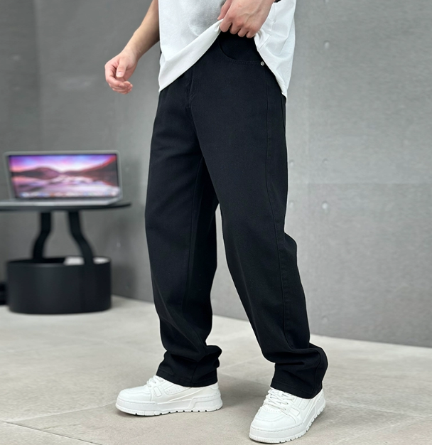 Men's Casual Denim Pants with Straight Legs and Slant Pockets