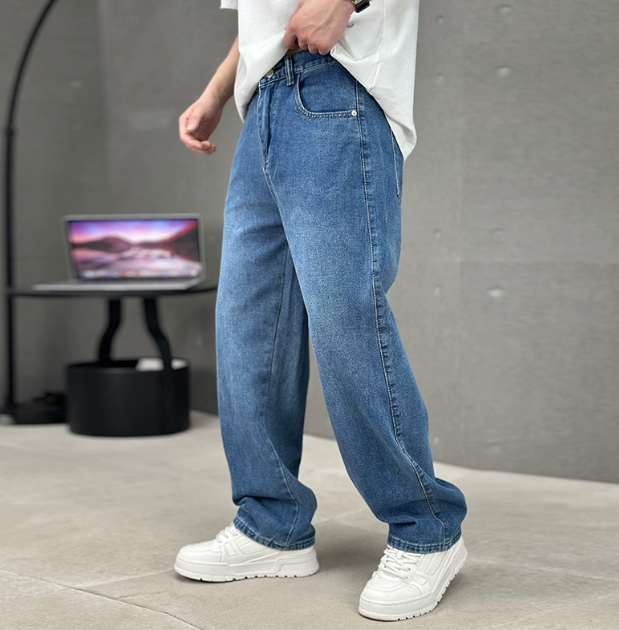 Men's Casual Denim Pants with Straight Legs and Slant Pockets