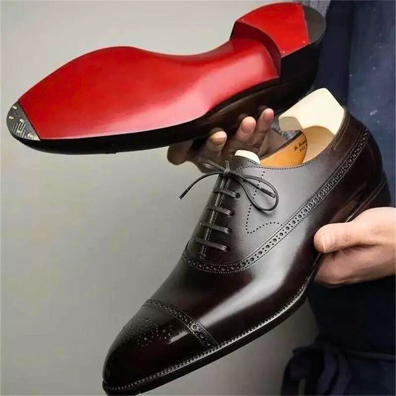 Men's Oxford Shoes with Lace-Up Closure and Cap Toe