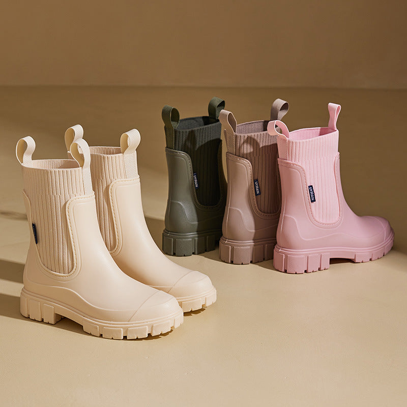 Women's Rubber Ankle Boots with Ribbed Collar and Lug Outsole