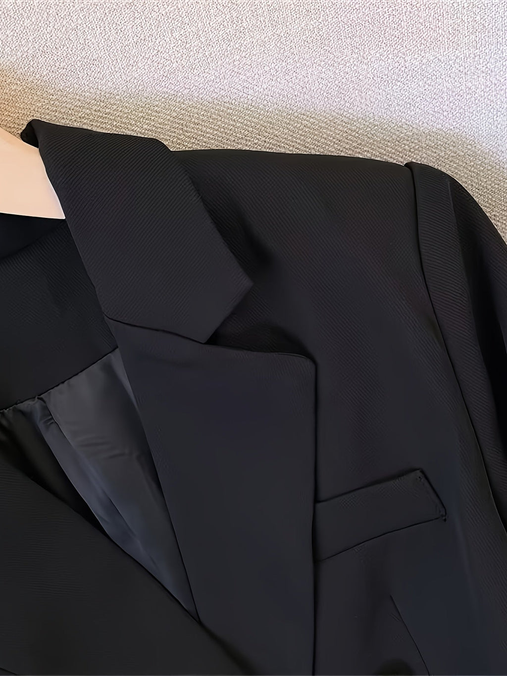 Women's Woven Blazer with Notched Lapel and Double Breasted Buttons