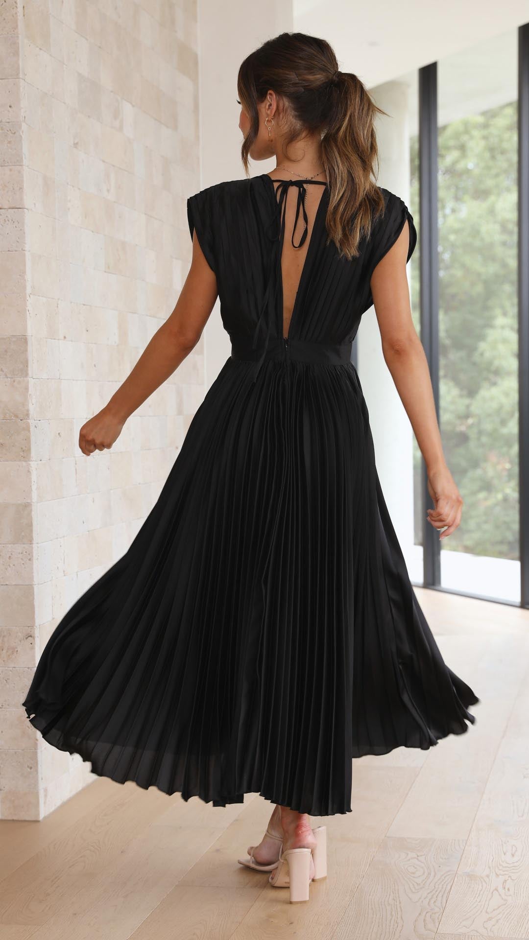 Women's Woven Maxi Dress with Pleated Skirt and Back Tie